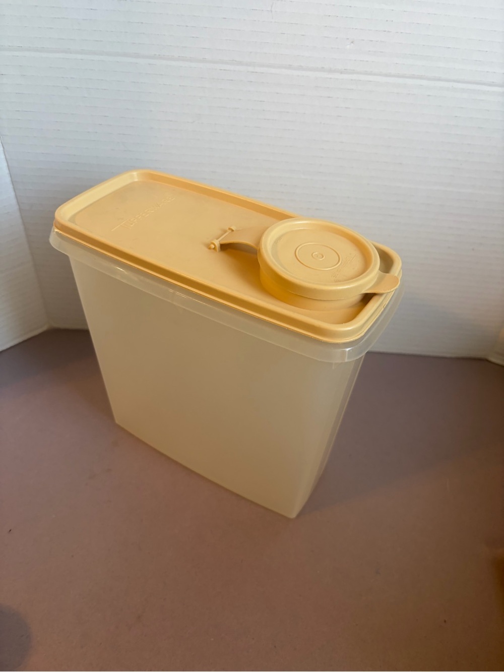 Tupperware Cream Storage Container with Yellow Lid - Picture 2 of 9